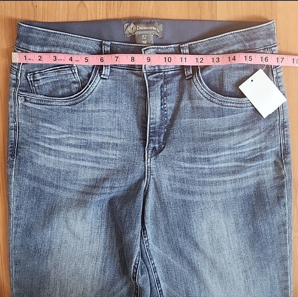 Democracy Ab Technology Straight Leg Jeans With Raw Hem New With Tags - Picture 3 of 16